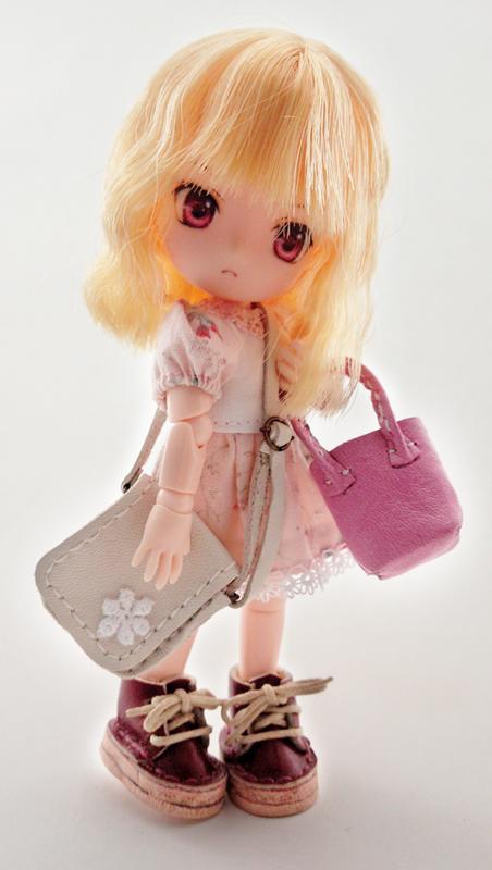 kissdesign_shop's tweet photo. 当店に参加されてるCouleur様が明日の5/24(日)開催のドールショウ78(5A-37,38)に参加されます。
ぜひお越しください。
https://t.co/2oJZFQUJbr
#DS78 #ドールショウ78 #Couleur #オビツ11 #ドール #ピコニーモ #フレームアームズガール #メガミデバイス #バッグ #カバン #靴 #ブーツ #リュック https://t.co/jPoC0TDQk3