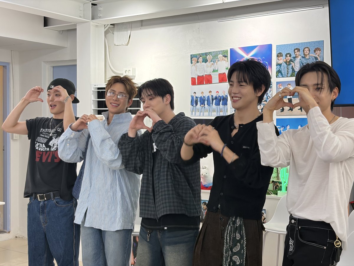 junismoomin's tweet photo. my babies, happy anniversary😭❤️ https://t.co/fEdyCTwN7i