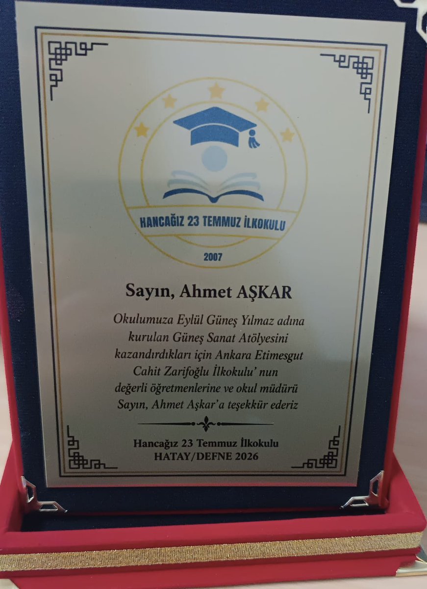 mem_etimesgut's tweet photo. Cahit Zarifoğlu İlkokulu öğrencimiz Eylül Güneş Yılmaz’ın adı, Hatay’da kurulan “Güneşin Sanat Atölyesi” ile yaşatılıyor. Bu anlamlı projede emeği geçen öğretmen, veli ve öğrencilerimize teşekkür ediyoruz.

@tcmeb 
@EtimesgtKymkmlk 
@MemAnkara 
@Murat4Kucukali 
@AhmetGurselAVCI https://t.co/HlvyLf7oKH