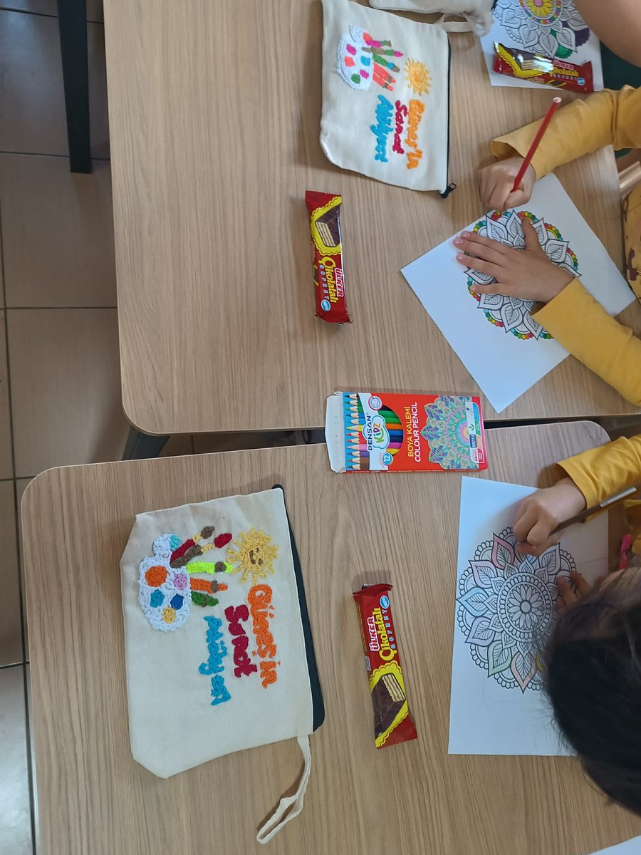 mem_etimesgut's tweet photo. Cahit Zarifoğlu İlkokulu öğrencimiz Eylül Güneş Yılmaz’ın adı, Hatay’da kurulan “Güneşin Sanat Atölyesi” ile yaşatılıyor. Bu anlamlı projede emeği geçen öğretmen, veli ve öğrencilerimize teşekkür ediyoruz.

@tcmeb 
@EtimesgtKymkmlk 
@MemAnkara 
@Murat4Kucukali 
@AhmetGurselAVCI https://t.co/HlvyLf7oKH