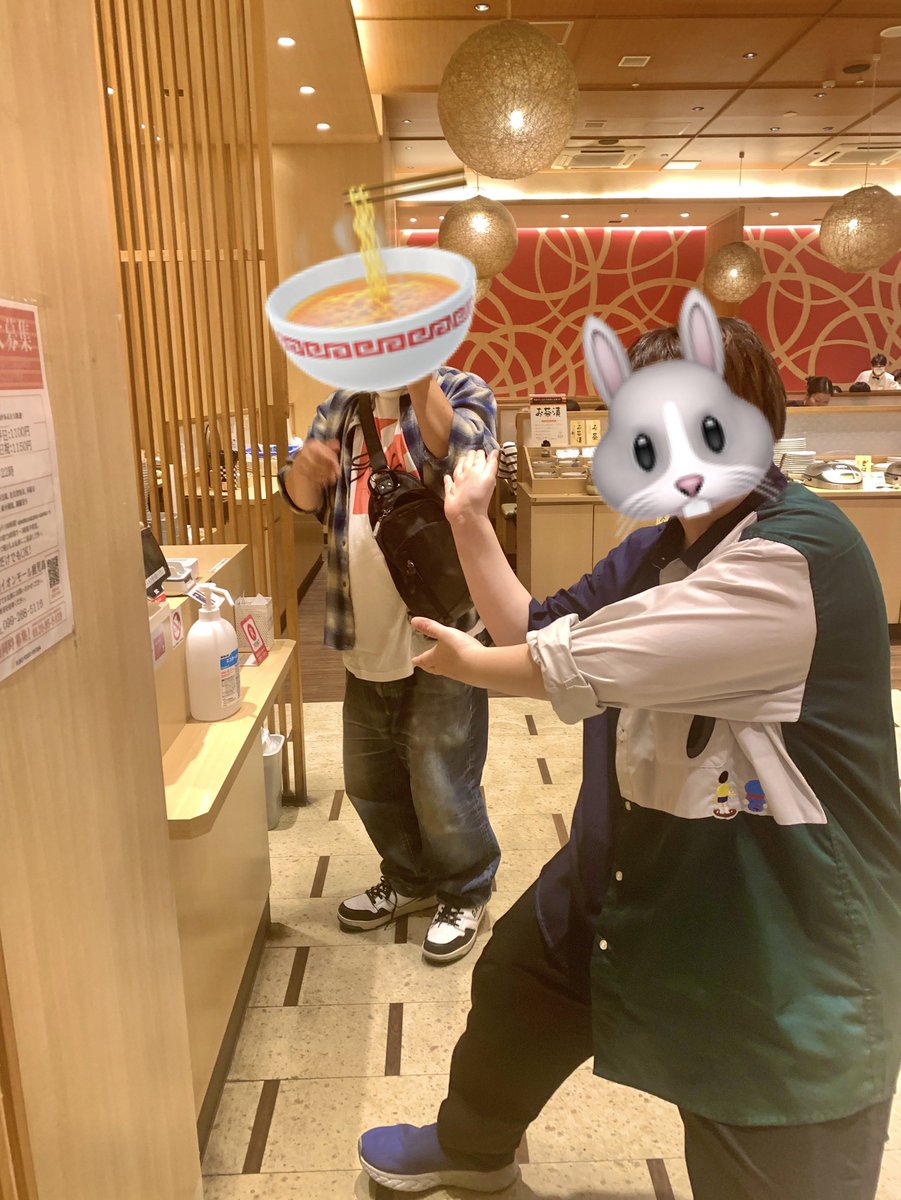 Tuesday_a200's tweet photo. 野生のヲタクに会ったら
串カツ奢ってくれました🥢

　ｺﾞﾁ ｿ ｳ ｻ ﾏ ﾃﾞｼ ﾀ ✩︎
＼＼\\٩( 'ω' )و //／／ https://t.co/8wp38YaFOJ