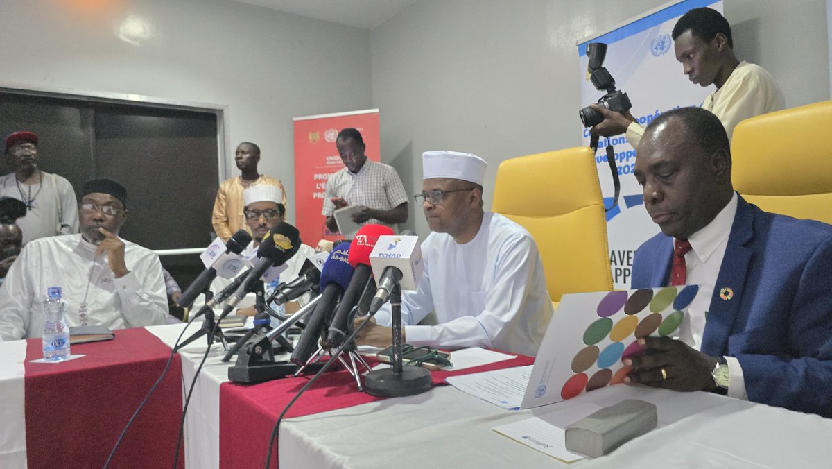FrancisUNDP's tweet photo. Standing tall, together, and in tandem with the Govt of Tchad and the UNCT. A look back at #UNSCDF 2024-26; progress realized, lessons learned, what can we do better. And a look forward to the #UNSCDF 2027-30, alligning with the Country's priorities. United we stand 🇹🇩🤝🇺🇳 https://t.co/pt5rd2Sw6f