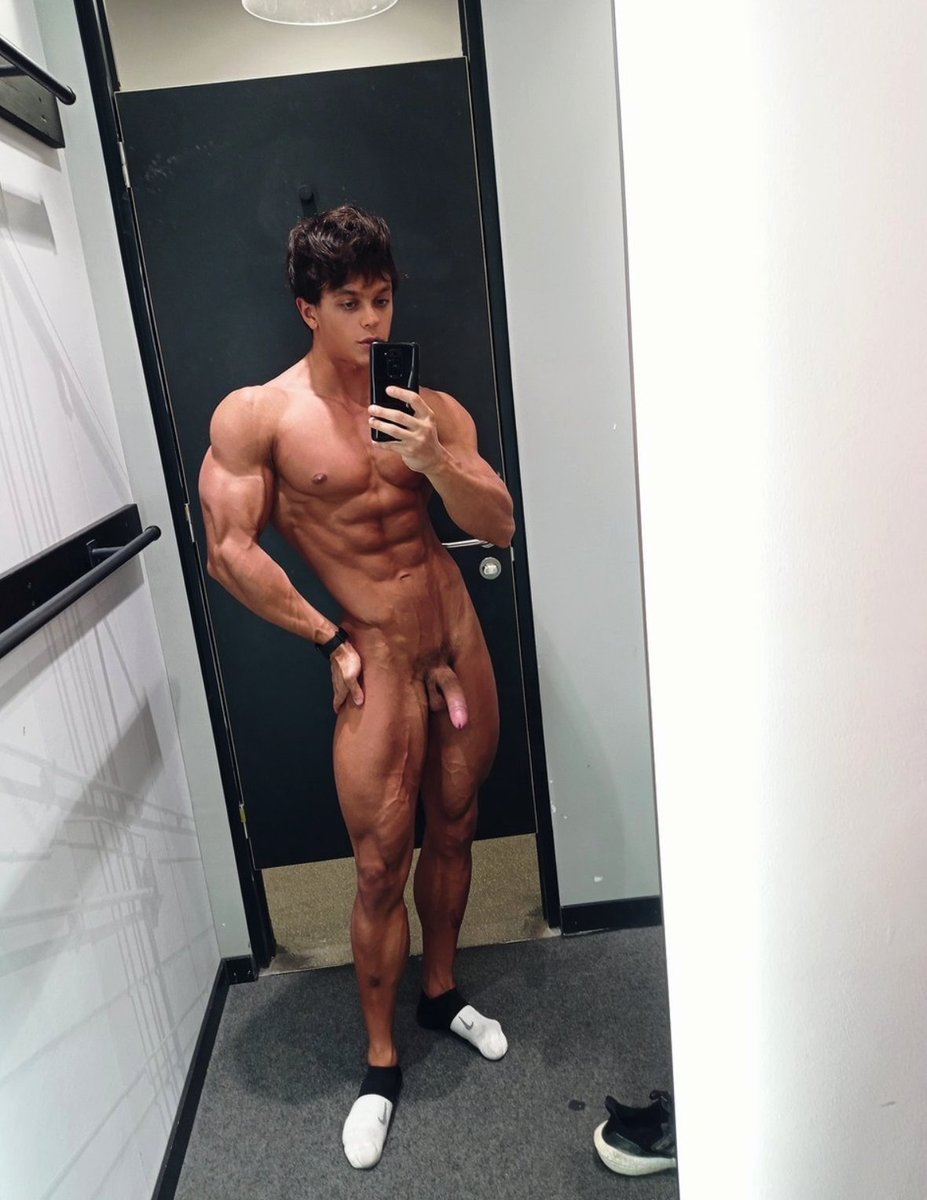 pro bodybuilder Andrew tweet media
