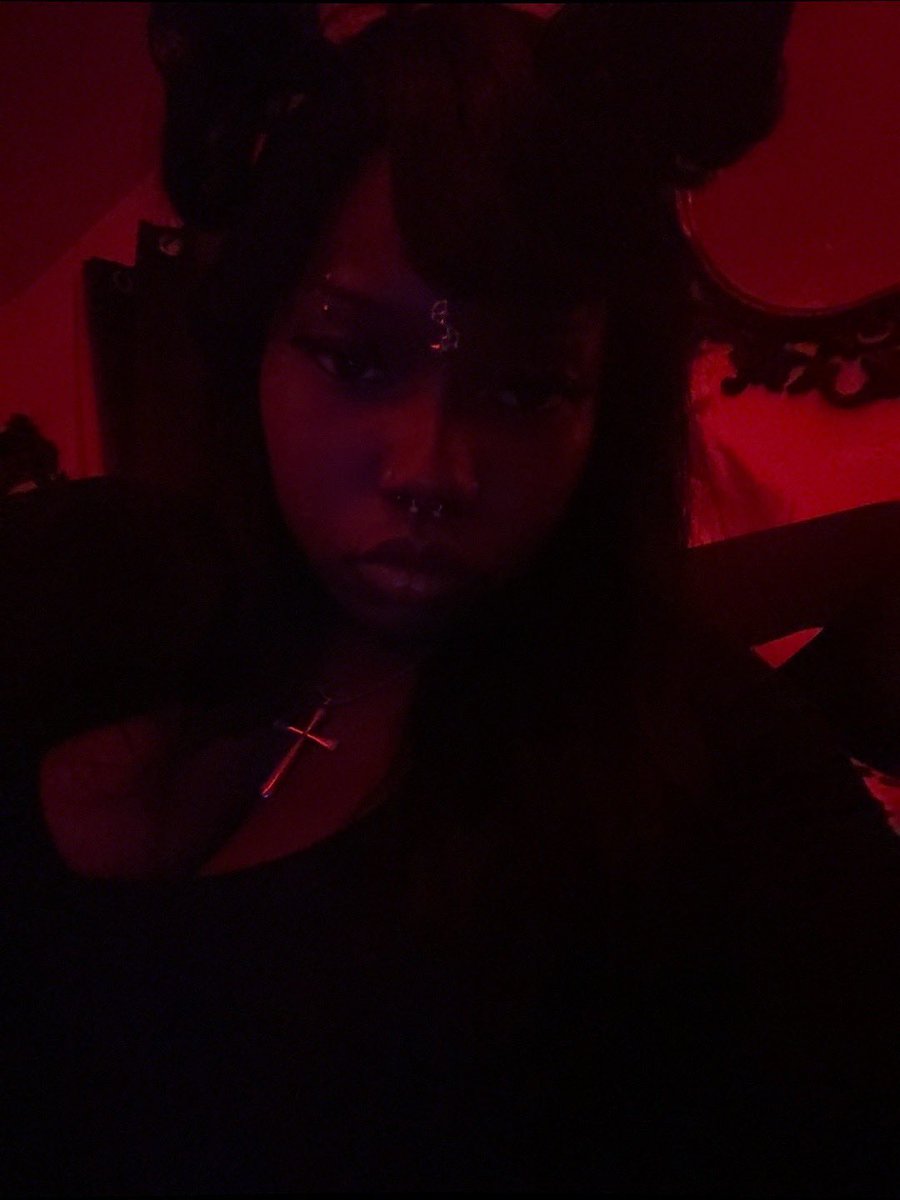 hell0itsk1tty's tweet photo. so so evil and youre so so pathetic good morning ATMS💰 https://t.co/nQJ97xDpHr