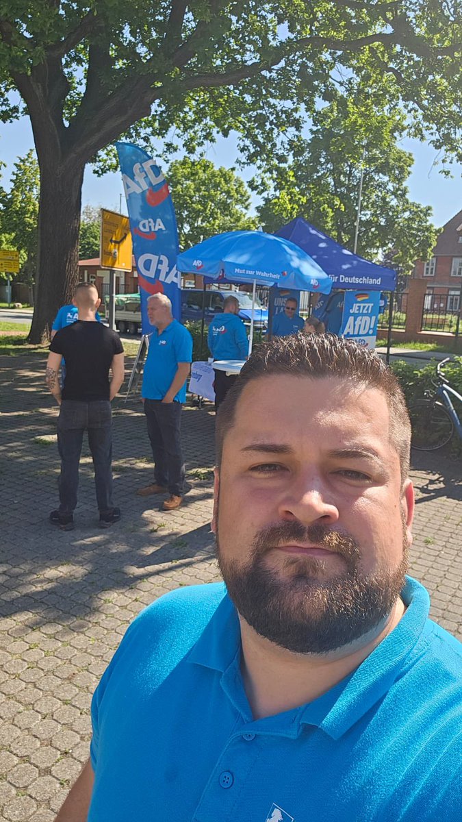 AfD_Lueneburg's tweet photo. Erster Infostand in Amt Neuhaus — und sicher nicht der letzte!
Das Interesse war groß. Wir hatten viele gute Gespräche und konnten sogar einen Mitgliedsantrag mitnehmen.
Danke an alle, die unterstützt haben!
#deshalbafd💙 #zeitfürdeutschland🇩🇪 #infostand #amtneuhaus https://t.co/K4zafcVdQy