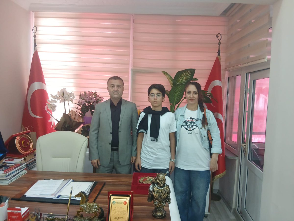 mhpavcilarilce's tweet photo. İlçe Yöneticimiz Sn. Kahraman Maraş’ın kıymetli eşi Nilgün Maraş ve değerli evlatları, İlçe Başkanımız Sn. Erhan Bulaca’ya hayırlı olsun ziyaretinde bulunmuşlardır.
 
Nazik ziyaretleri ve samimi temennileri için kendilerine gönülden teşekkür ediyoruz. 
@_MHPistanbul_ 
@BBvolkanyilmaz 
@rahmancanmhp 
@erhanbulaca
