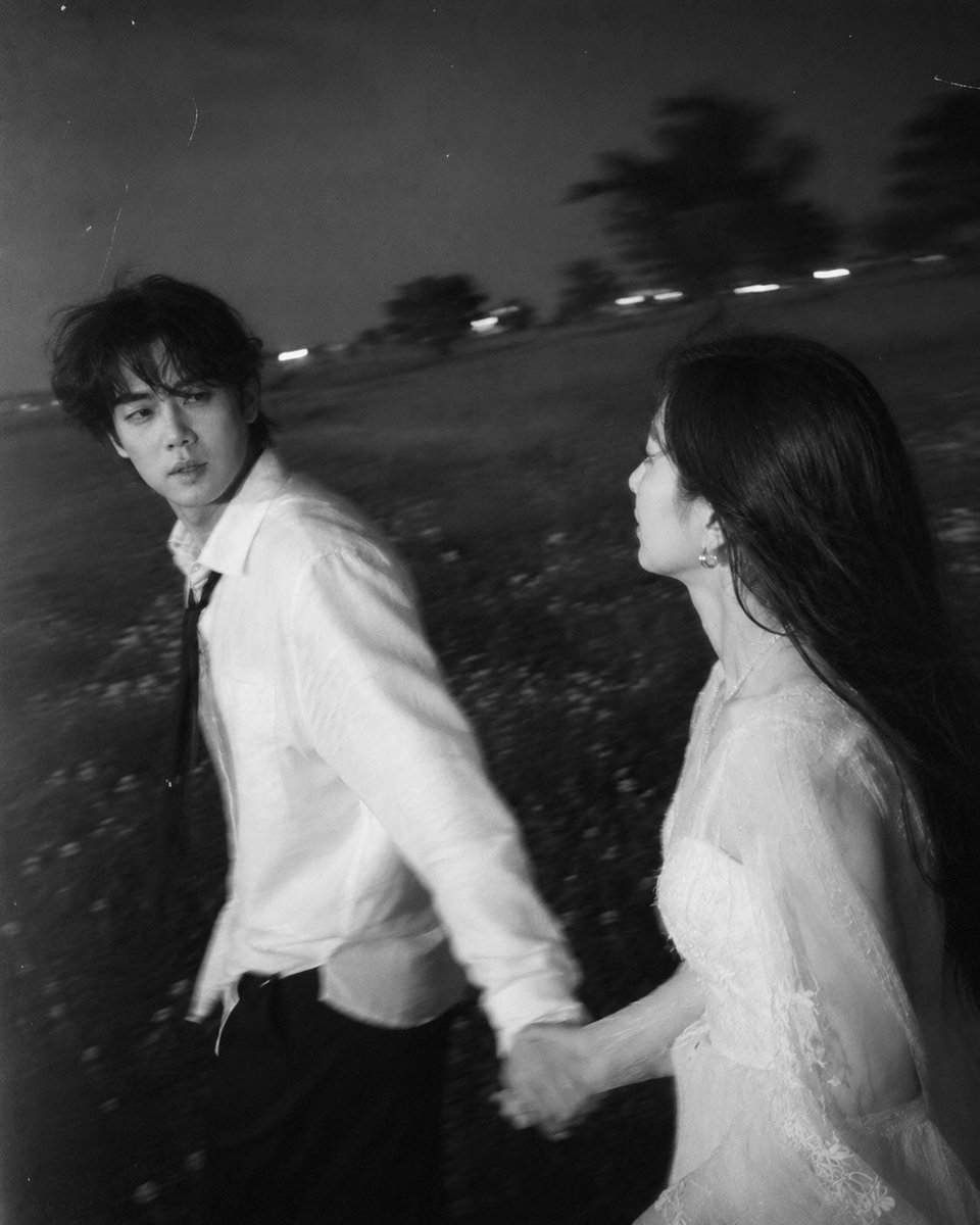 istiananurf's tweet photo. These photos are so beautiful and cool. I almost cried when I saw them 😭🥹

I can't imagine if the prewedding photos were real, I would cry so hard because I'm so happy 😭😭💛💛

They are perfect for each other 🥹💞
#YooChae 
Cr: sajin.ssi on Threads https://t.co/3ietBtImvU
