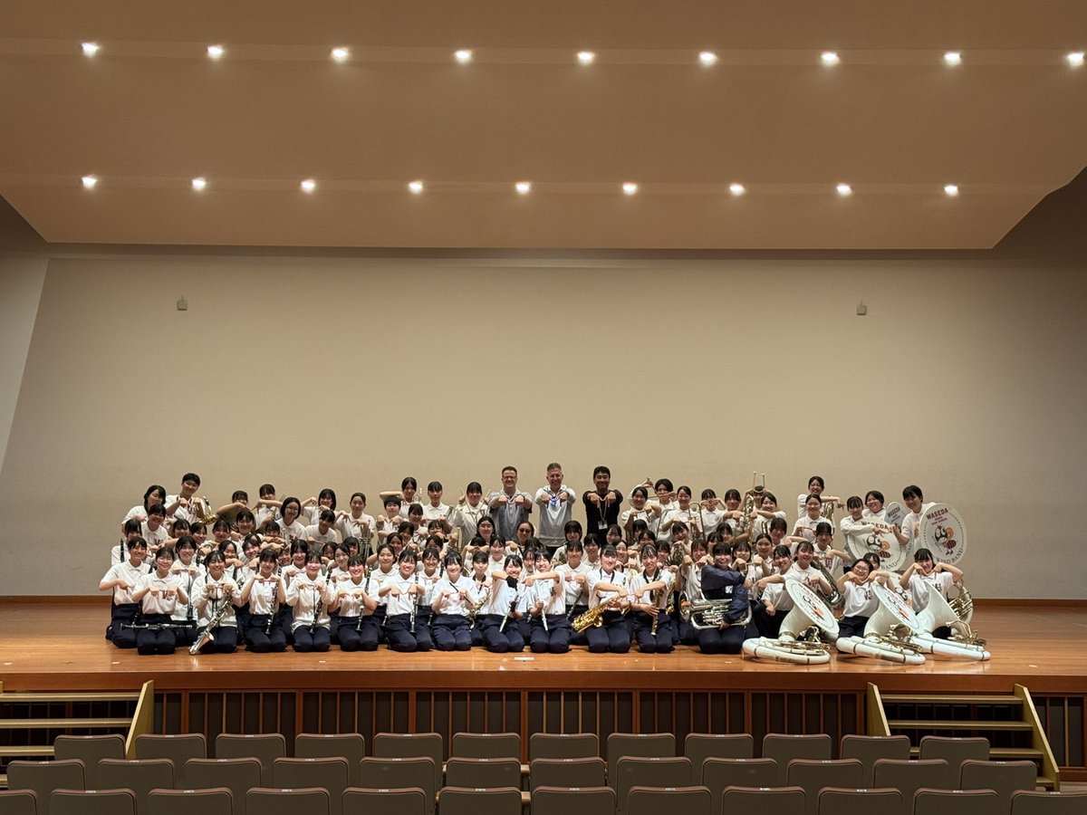 WSWindBand's tweet photo. 憧れのミシガン大学マーチングバンド監督JOHN PASQUALE教授と副監督RICHARD FREY教授がウィンドバンドにご来校、Forward MarchとBackward March、TransitionsとBoxをご指導いただきました。
来週はミシガン伝統のHigh-Stepを教えていただきます。

#michiganmarchingband #mmb #wasedaosaka #windband https://t.co/q6o3yauR8N