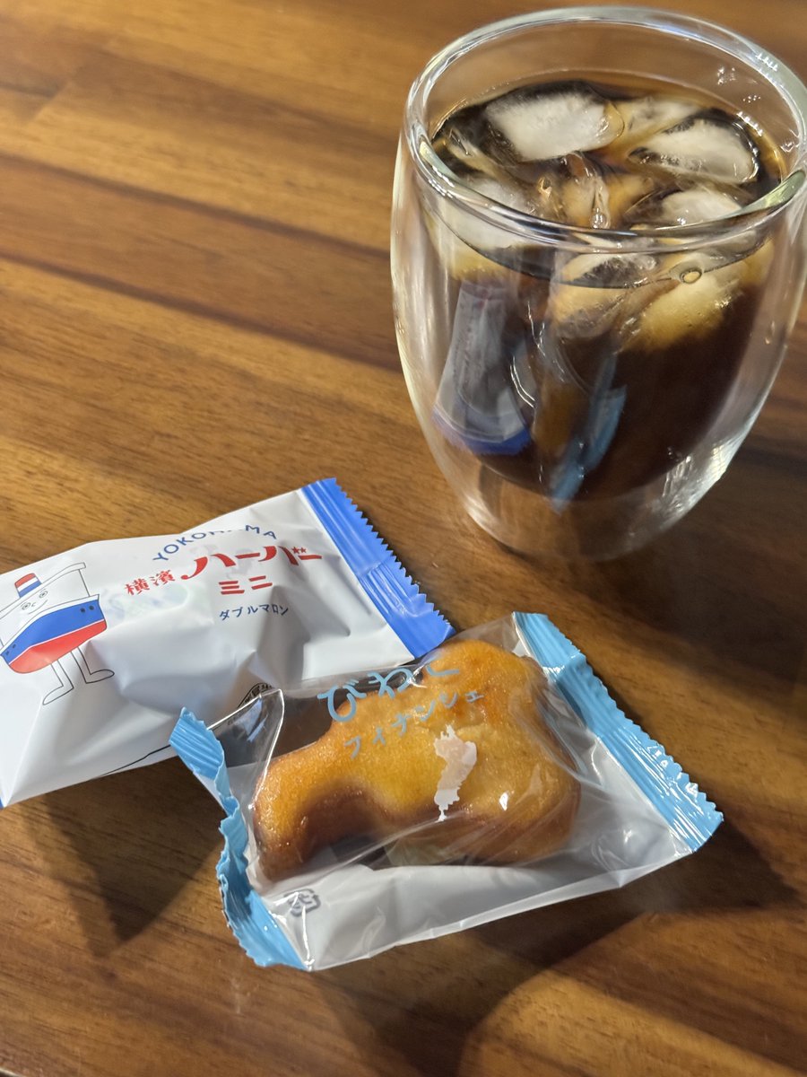 wmstunt's tweet photo. 自分で挽いた豆で作った水出しコーヒーと一緒にびえみさん、おもちさんのお土産いただきます٩(ˊᗜˋ*)و https://t.co/XVTWsB0oiN
