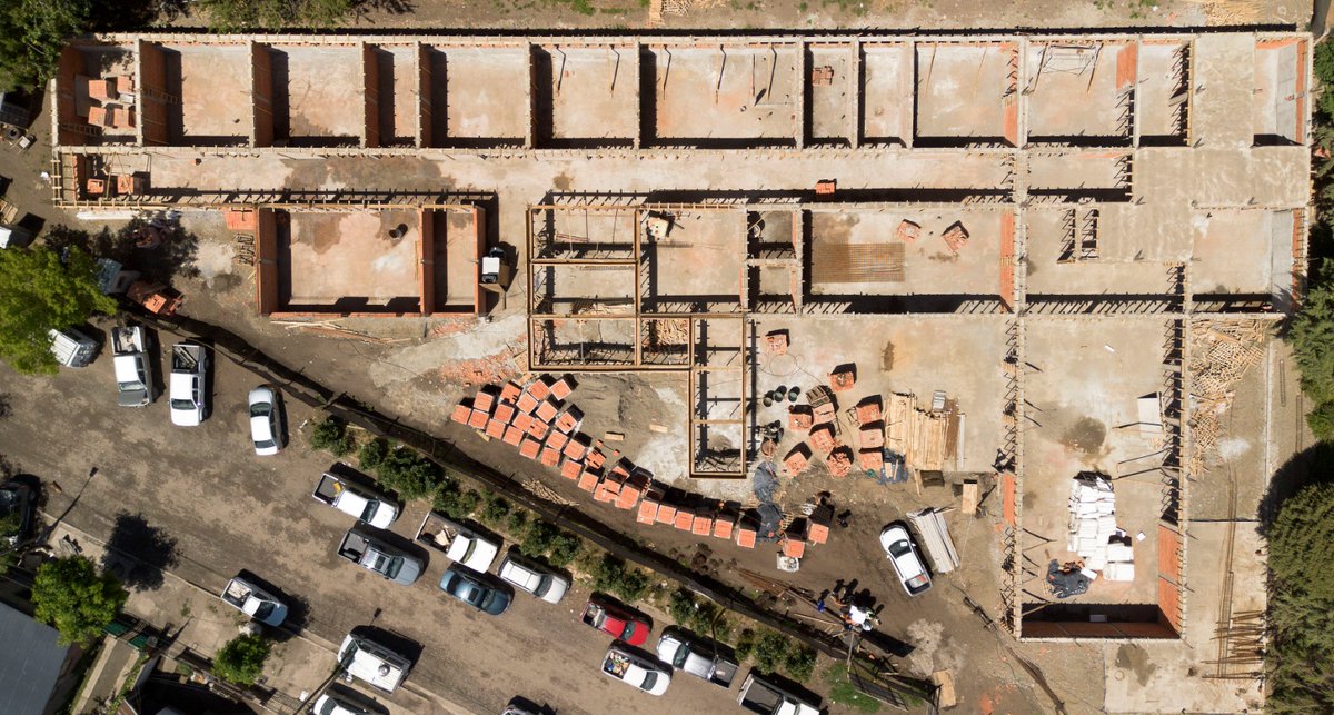 Rolo_Figueroa's tweet photo. MÁS INCLUSIÓN EDUCATIVA PARA SAN MARTÍN DE LOS ANDES

Mira cómo avanza la nueva Escuela Integral de Adolescentes y Jóvenes con Discapacidad Nº 3 en San Martín de los Andes, una obra pensada para garantizar más accesibilidad, inclusión y oportunidades para cada estudiante.

Con talleres, SUM, huerta e infraestructura adaptada, estamos construyendo un cambio real que mejora la calidad educativa y acompaña a las familias neuquinas con espacios dignos y preparados para el futuro.