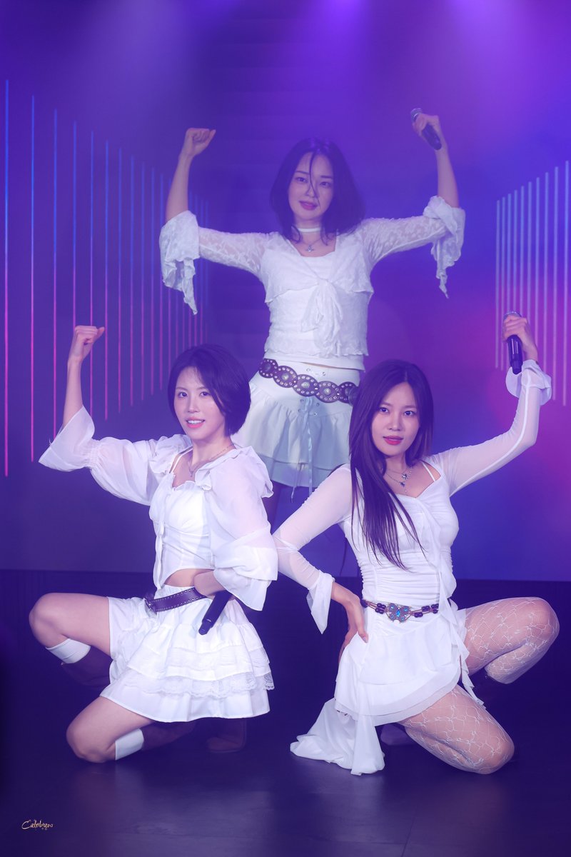 Cielobrew's tweet photo. 260523 High-Sso ~1st LIVE IN TOKYO~

初めましてのグループ💃
日本語があまり慣れてないようでしたが、
日本語での進行や日本語曲もたくさん準備してくれて最高でした♪

団体セルカが当たったので1枚はメンバーのみで📷
(よく見るオフィシャルのような

#Highsso #MYLIVE
https://t.co/QOzTixfsjC https://t.co/nnhLv3iKND