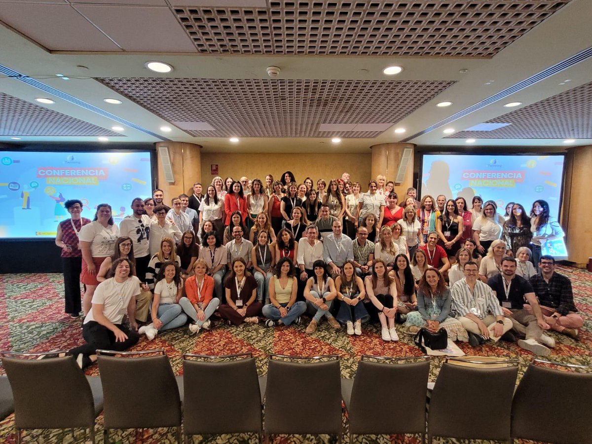 eTwinning_es's tweet photo. ✨Finaliza la Conferencia Nacional #eTwinning

💙Gracias a docentes, ponentes y participantes por compartir innovación, ciudadanía, IA, alfabetización mediática y sinergias con Erasmus+

🖇️ ¡Seguimos conectando escuelas y transformando la educación! https://t.co/LALJWlAyAS