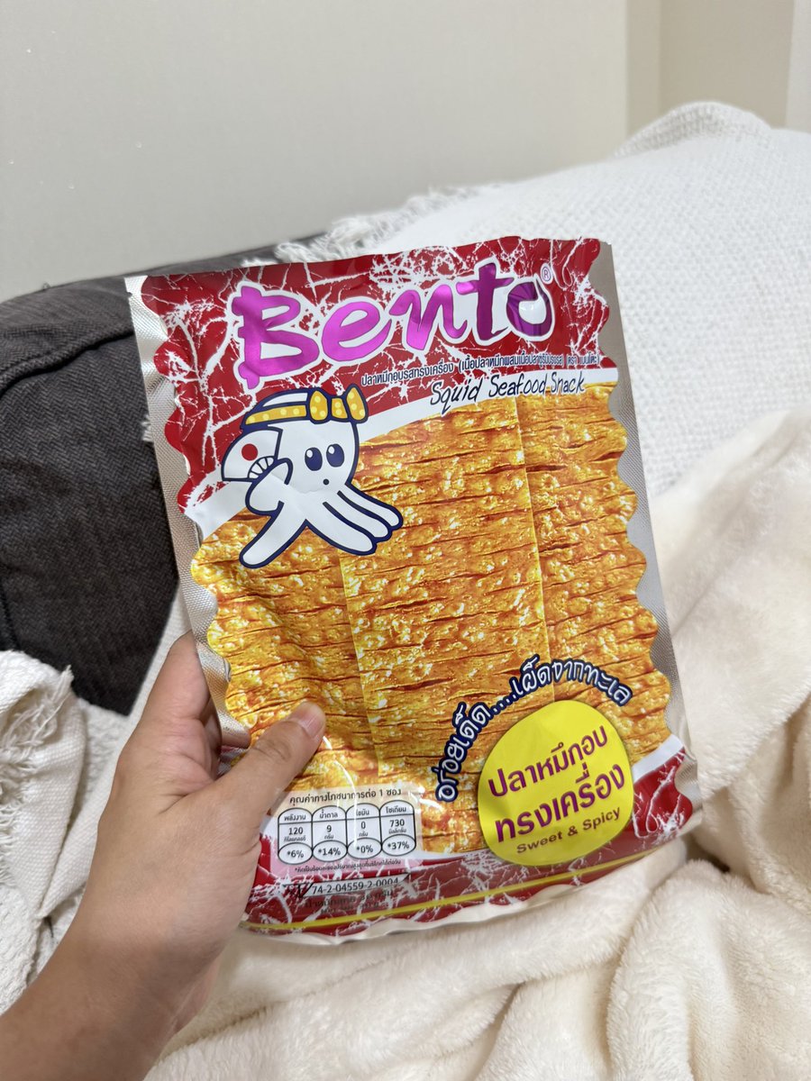 nuchnichk's tweet photo. เบนโตะกินกับน้ำแข็งอร่อยสุดละ อร่อยแบบงงๆ ใครเคยกินจะรู้ว่านี่คือ perfect combination https://t.co/Y5h6HUhuRo