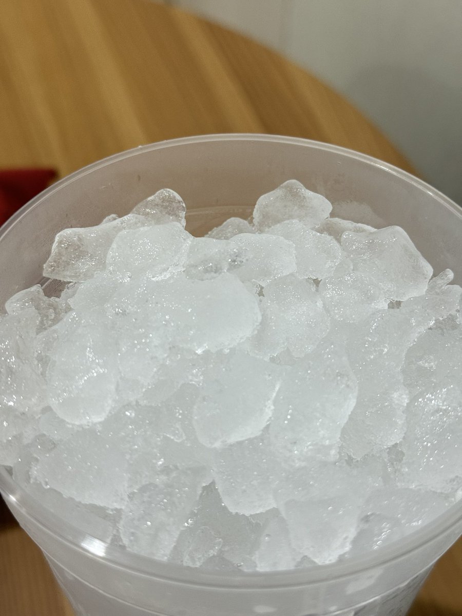 nuchnichk's tweet photo. เบนโตะกินกับน้ำแข็งอร่อยสุดละ อร่อยแบบงงๆ ใครเคยกินจะรู้ว่านี่คือ perfect combination https://t.co/Y5h6HUhuRo