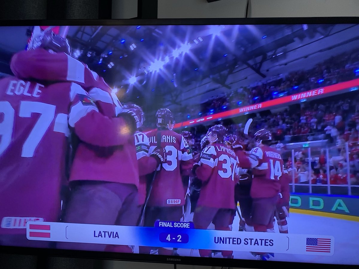 LapinsGirts's tweet photo. Pilnīgi neticami :) 
Latvija - ASV 4:2
Un atkal ‘Dievs, svētī Latviju’ :)
🇱🇻🇱🇻🇱🇻 https://t.co/CeQmTXqu3V