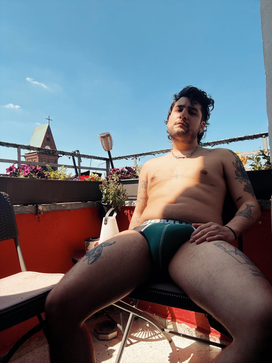 Sebasarcosz's tweet photo. Llegó el verano 🌞🌸🌻🪻 https://t.co/NjOJ7umUFl
