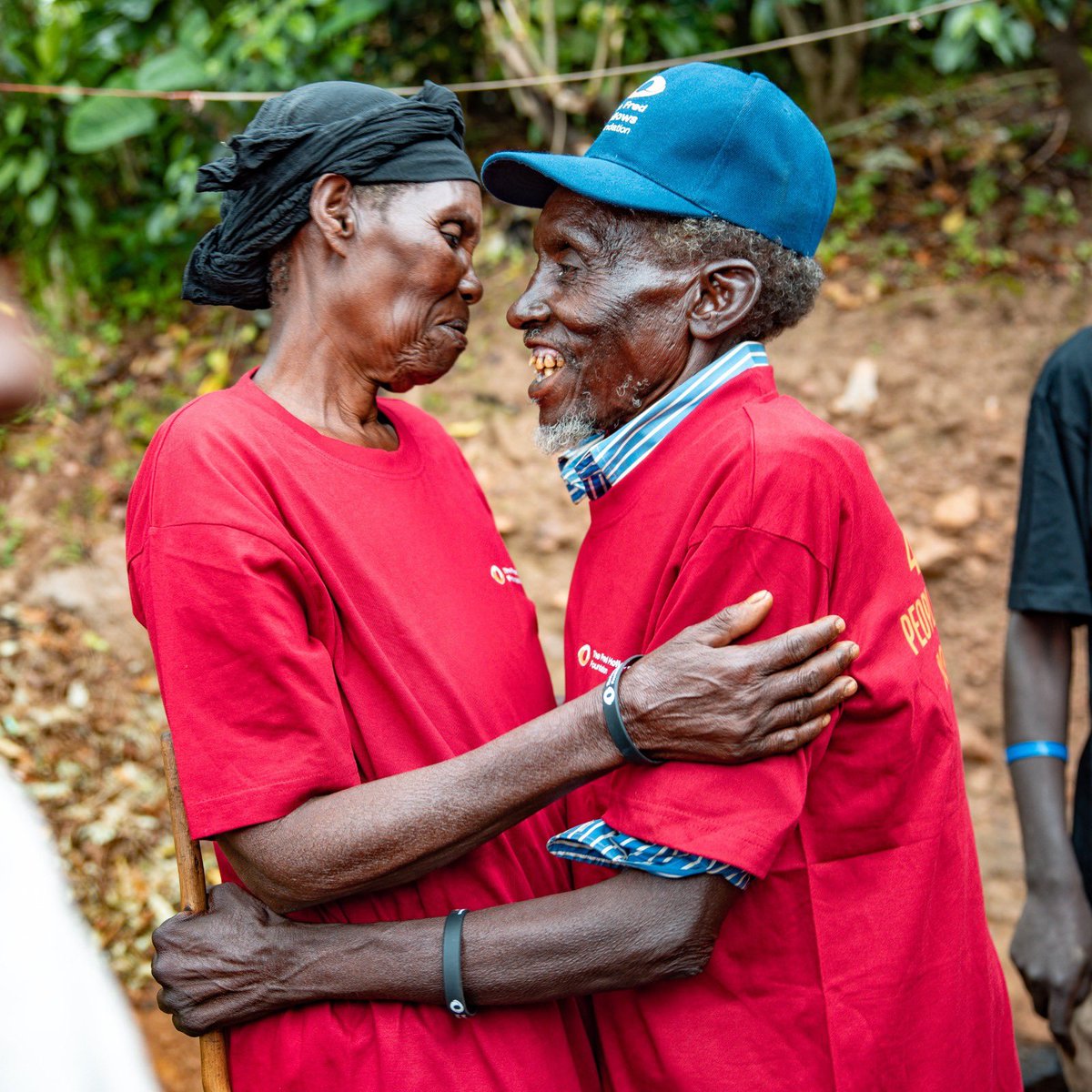 kigalitoday's tweet photo. Nkumbuye kureba umugore wanjye - umukecuru n’umusaza bongeye kubona nyuma y’imyaka itatu     

Bamaze kubona neza ko ubuvuzi bwagenze neza. Bazanye umukecuru, nawe bamukoresha utuzamini duto ku ruhande, aradutsinda. Nuko babaza umusaza bati "tubwire! Ni iki wari ukumbuye kureba, ati "Ni umugore wanjye."                                                                                                                           https://t.co/V27MK0euu4
