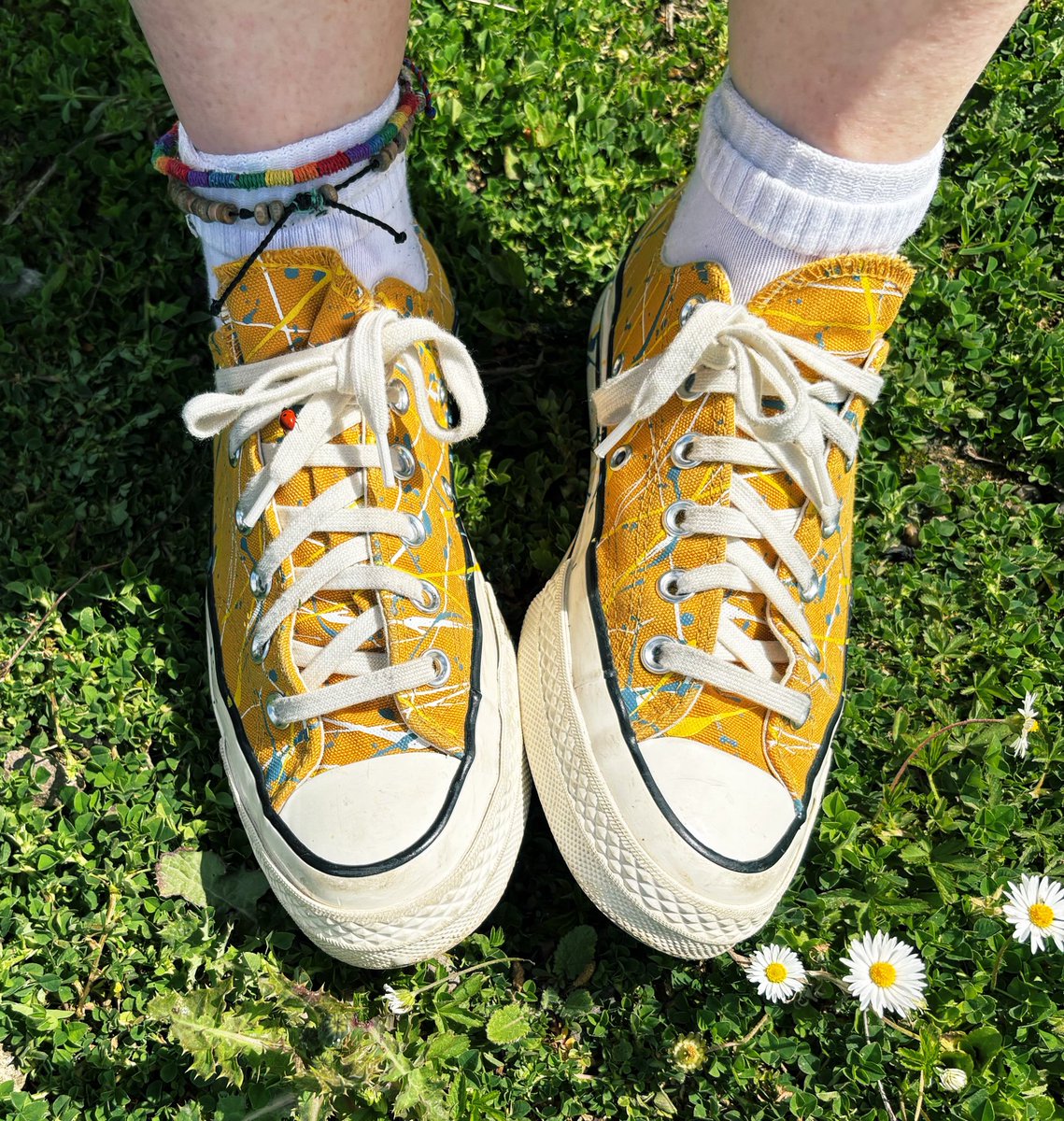 NNat_B's tweet photo. there’s smthng on my shoe 🐞 https://t.co/03hcj0zHuV