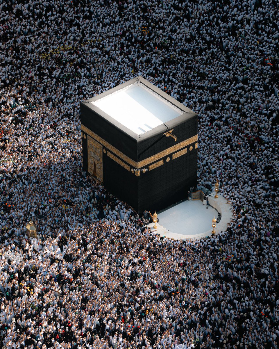 _AZ_MR's tweet photo. زحام عند المقام .. نحيب عند الملتزم ..
الخطب جلل والأمر اشتد ..
اللهم إن الحج فاتنا هذا العام بجوارحنا، فلبيك اللهم حجة بقلوبنا وأرواحنا فتقبل نوايانا ومقاصدنا ودعاءنا ..
لبيك اللهم لبيك لبيك لا شريك لك لبيك إن الحمد والنعمة لك والملك لا شريك لك. https://t.co/tHFmaHNEpL
