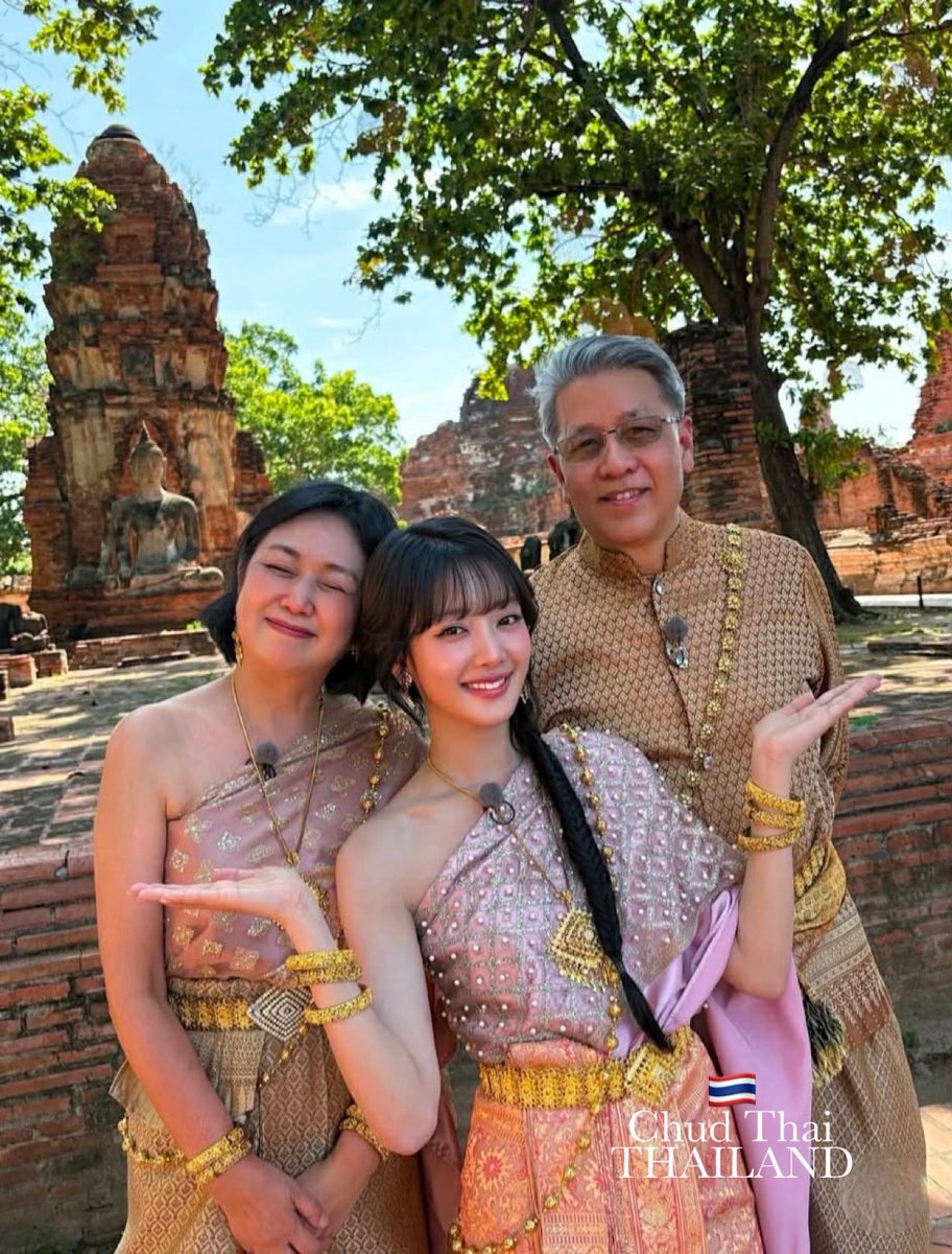 KJuttima's tweet photo. 🇹🇭 TRADITIONAL THAI ATTIRE, #chudthai #traditionalthaicostume #thaiculturalheritage 💓 https://t.co/bkVRtF4zWS