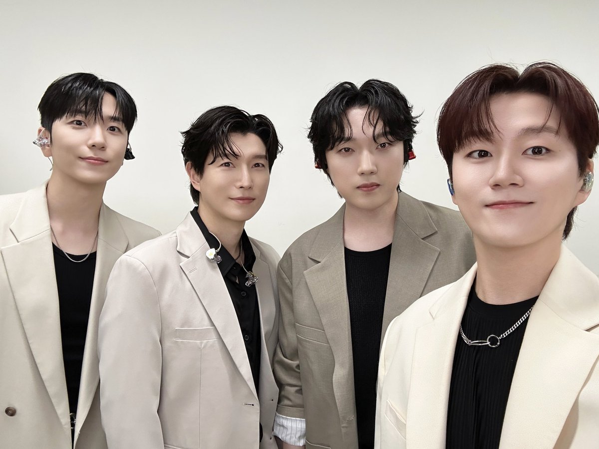 official_fore's tweet photo. [📸]

260523 부천 파크콘서트 종료!

👤: 나 legend 뜻 포레스텔라라고 외웠잖아 ㅜㅜ
온도, 습도 모두 완벽했던 이번 공연…🌿✨💚

#포레스텔라 #Forestella https://t.co/UAfJCzxn7h
