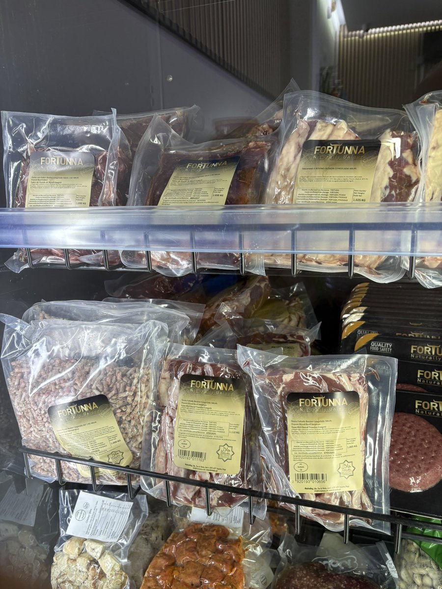 EUHalal's tweet photo. Visiting a new Halal shop #Midifoods in Laranjeiro specializing in frozen meat. EU HALAL certifies Halal #Fortunna meats https://t.co/WRTxQxOGCV