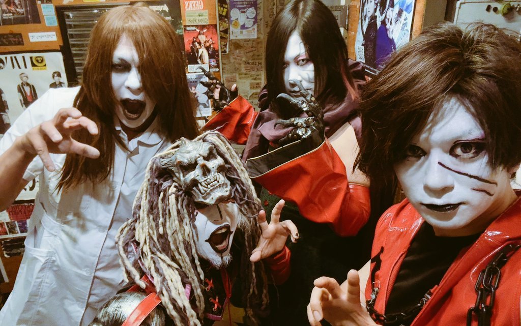 mamono_info's tweet photo. 本日は人間界本八幡ルートフォーティーンありがとうございました。
初召喚のティル=KOさんは気付いたら短髪になっていました。
LIVEは楽しいですね！

人間の憎しみを喰らうべく次回は7月に降臨いたします

人間界に憎悪がある限り我々は再び現れるであろう… https://t.co/xB7iqf5lqq