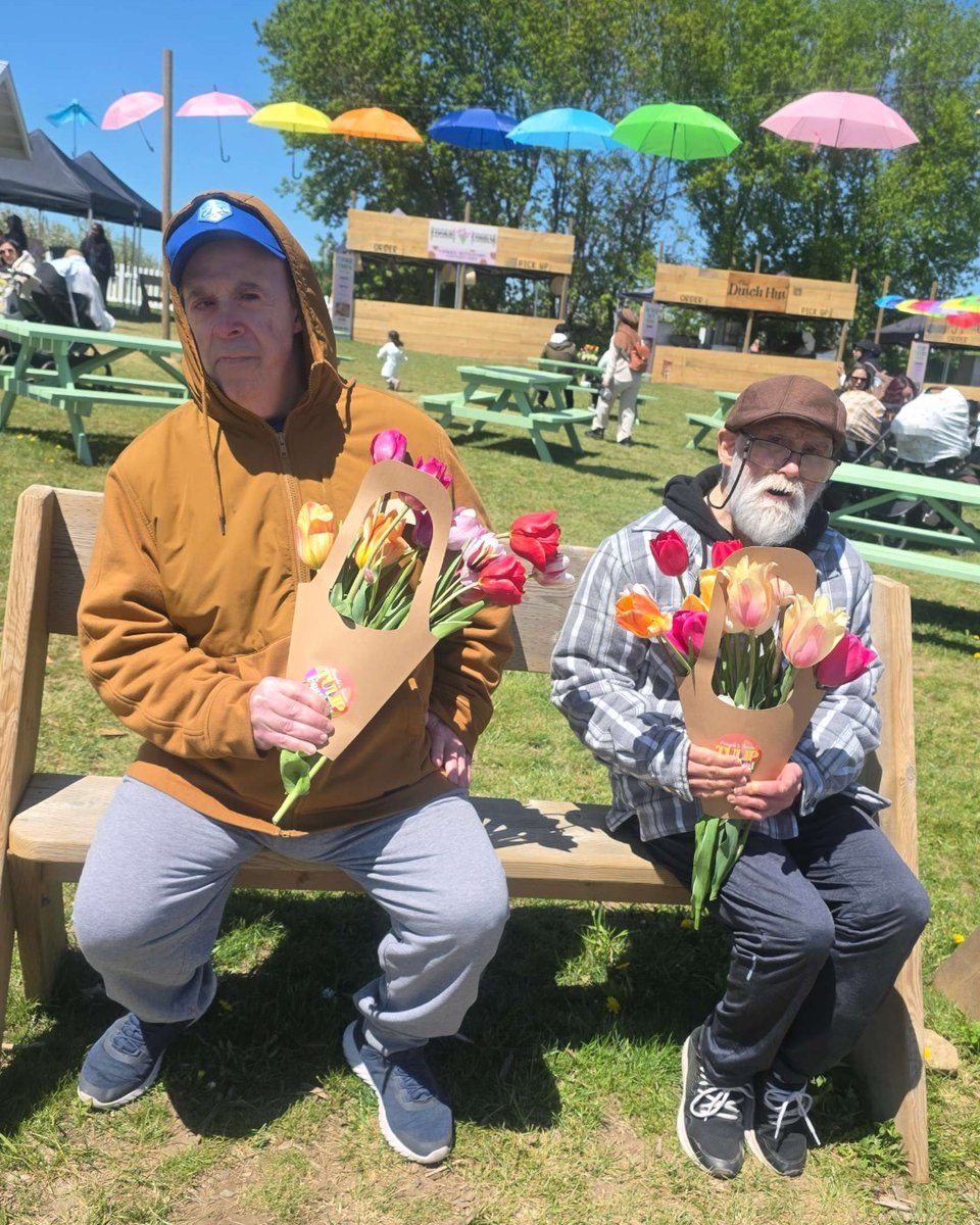commlivingoc's tweet photo. Frank and Doug had a great day at Pingle's Farm and Market, enjoying wagon rides, visiting the farm animals and Tulip picking. 🌷 https://t.co/WB3xqECxlj
