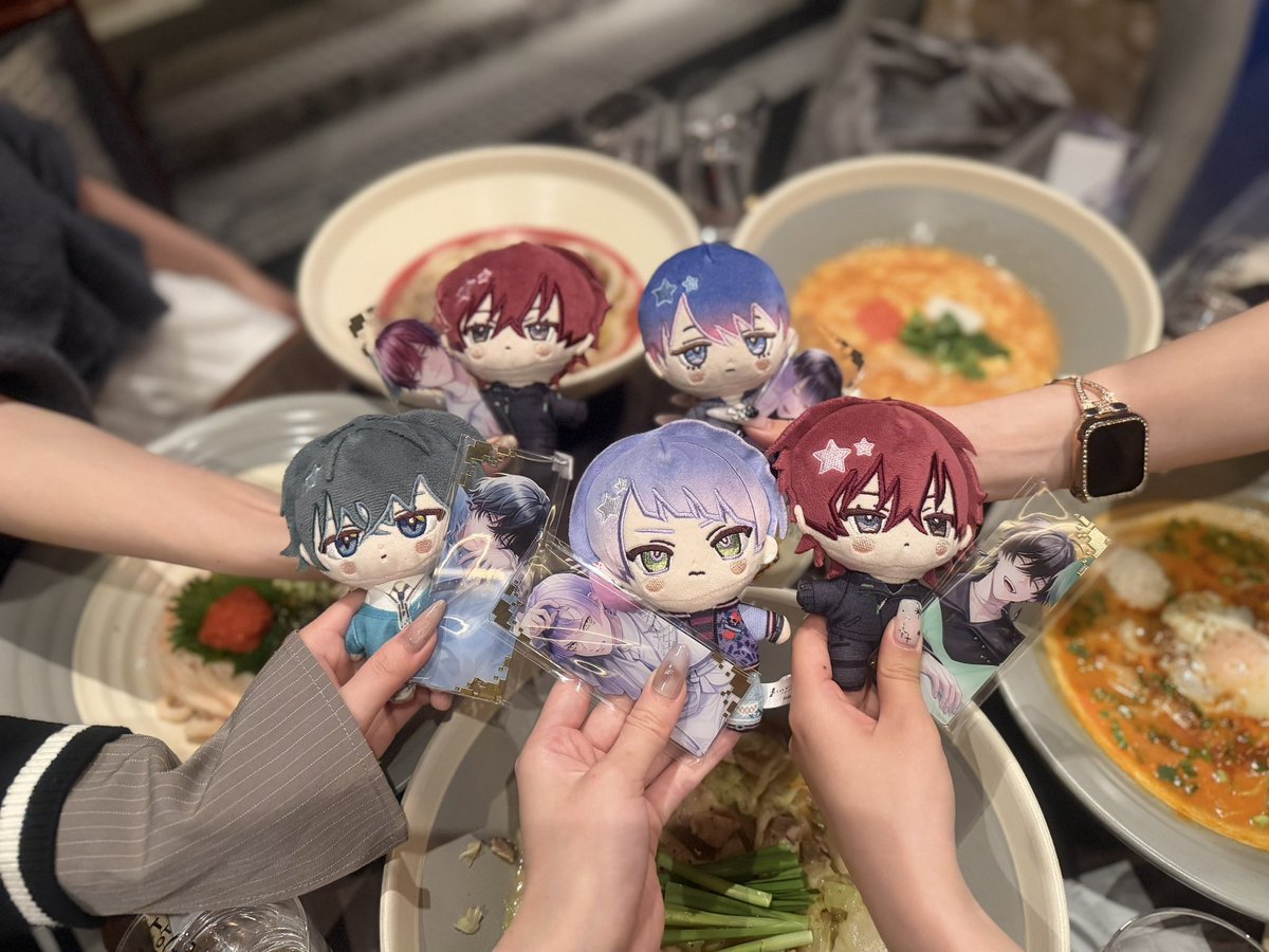 br_oim's tweet photo. 2周年ポップアップストア1日目✊🏻💭
5人で星✨️つくっちゃった
つるとんたん器大きくて背景すぎる😹 https://t.co/vTgxyQM4UQ