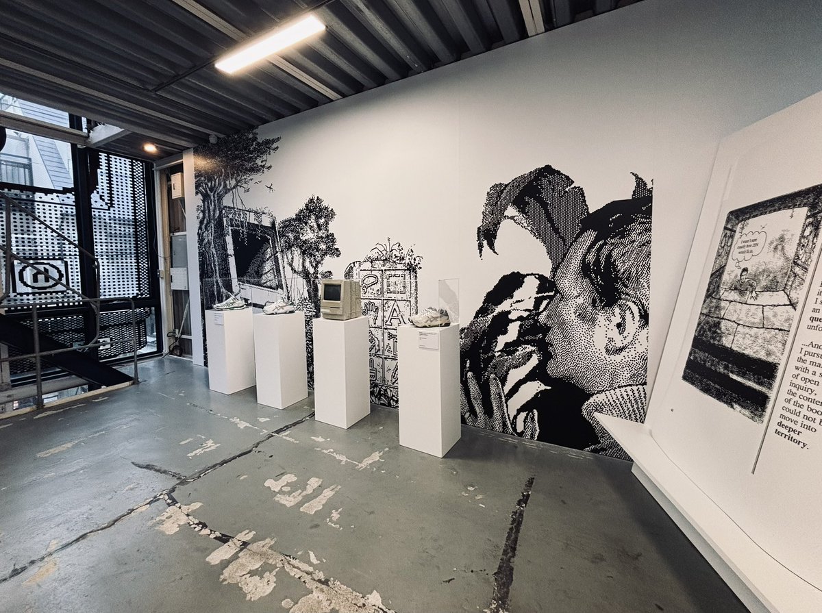 fugakura's tweet photo. 原宿のASICS とHIDDEN NYのPOP UP イベント、旧マックのいなたさに溢れてて良かった
あの「ZEN AND THE ART OF MOVEMENT」が購入できて至福 https://t.co/gTVxOTvHw3