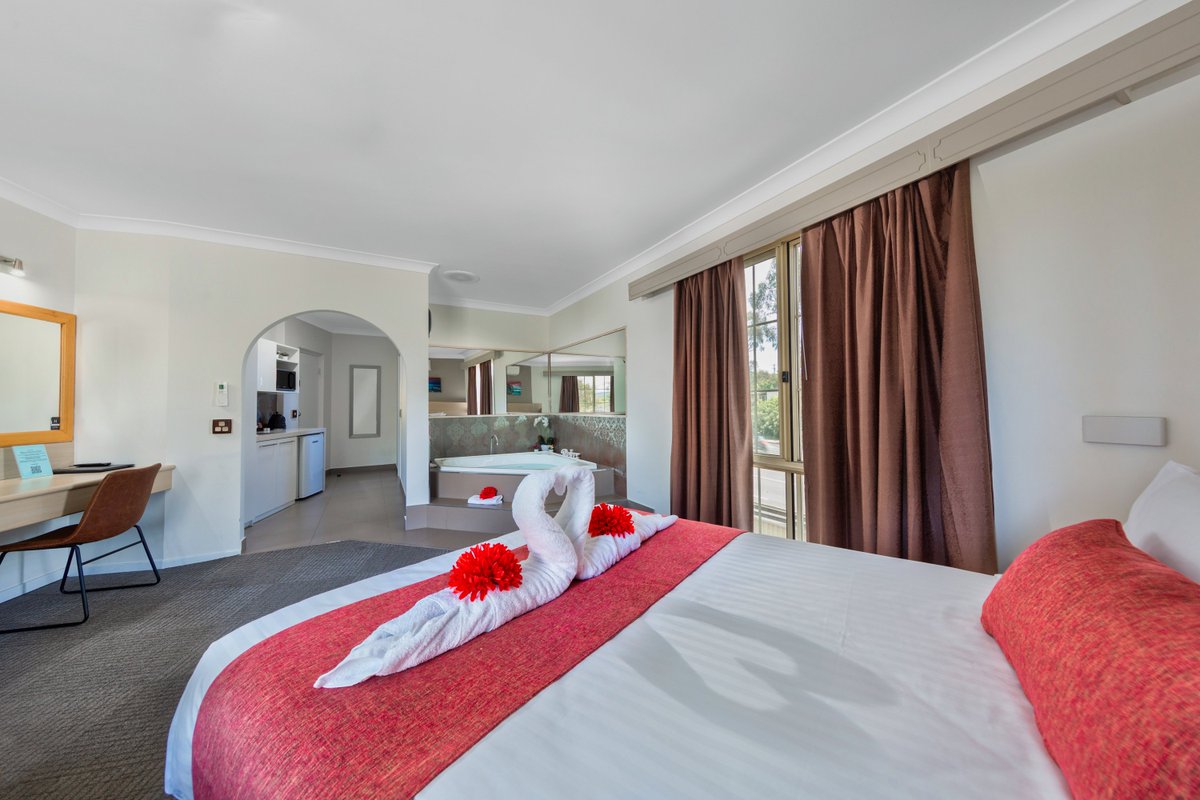 hamiltonsmotel's tweet photo. Sink into pure comfort in the Deluxe Spa Room at Hamilton’s Queanbeyan Motel.
Featuring a private spa bath, modern luxury, and a peaceful atmosphere, it’s the perfect escape to relax, recharge, and unwind in style.

Book now at +61 2 6297 1877!
https://t.co/wTPuXGE1DA

#motel https://t.co/p6SFhEEoLk