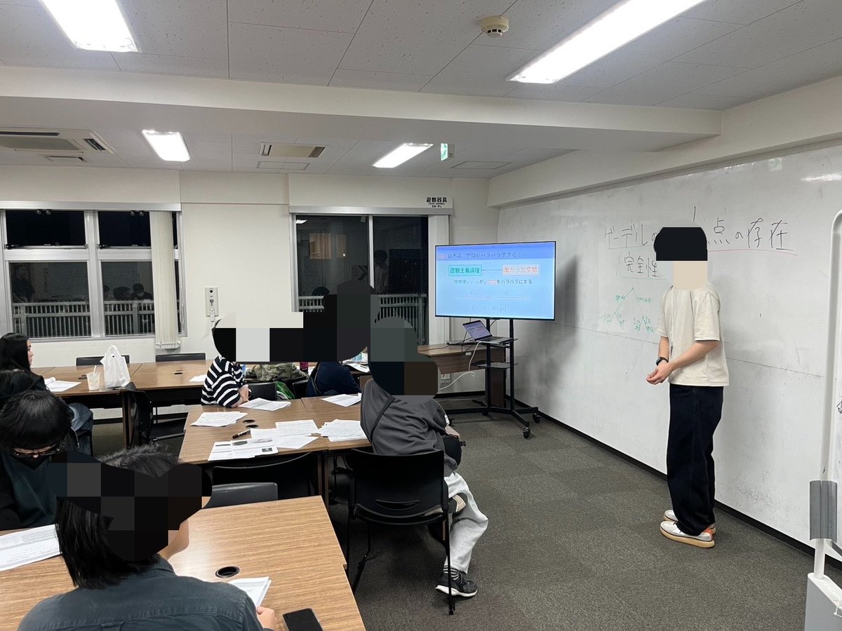mspacetopos's tweet photo. 本日のトポスでは、

4人のチューターによる、中高生向けの現代数学ミニレクチャーを行いました！

開催にあたって、加藤文元先生からメッセージもいただくなか、おかげさまで大変な盛況となりました。

みなさまありがとうございます。

次回は通常トポスとなり、5/30(土)開室となります。 https://t.co/M4cWjssciB