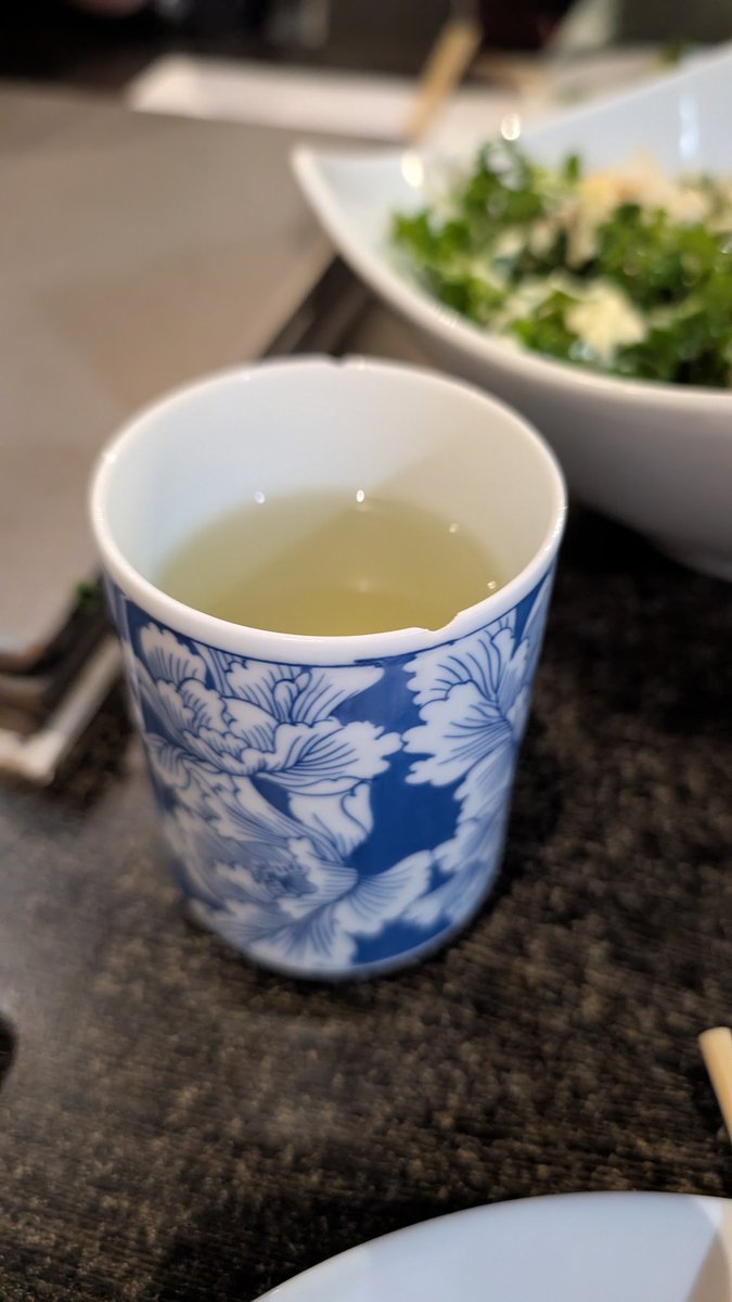 perthneko's tweet photo. 日本人経営の焼肉食べに来たら貧乏湯呑み出た笑
飲んだけど。 https://t.co/RpaXaJfFfU
