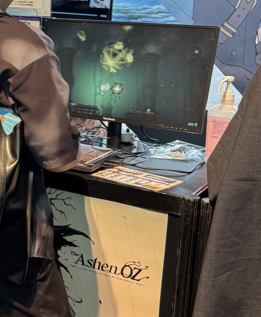 OzAshborne's tweet photo. So many many people lined up to play "The Ashen OZ" again today!👀
Some of you even came already knowing about our game, and we truly can’t "thank you" enough for all the support!!

Ah, our Booth Location: 3f-b17💚
#bitsummit #theashenoz #bitsummitpunch https://t.co/In4VfKsk5O