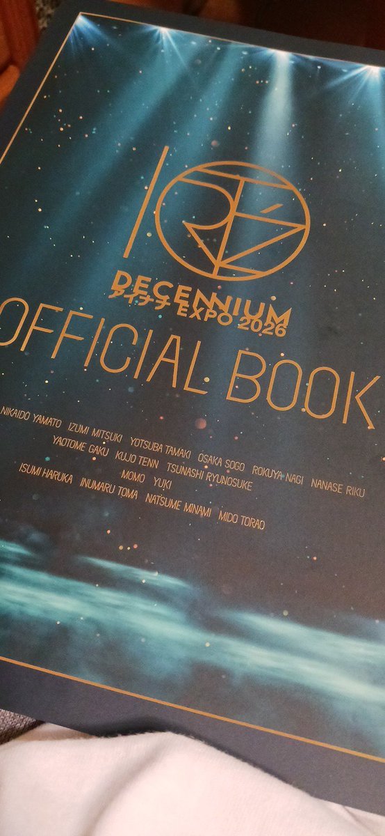 8mezzo45's tweet photo. アイナナEXPOのOFFICIAL BOOK
情報量エグすぎ、読んでたら朝になる https://t.co/uZeIpXq1KA