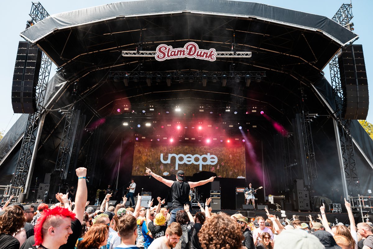 Rock Sound tweet media