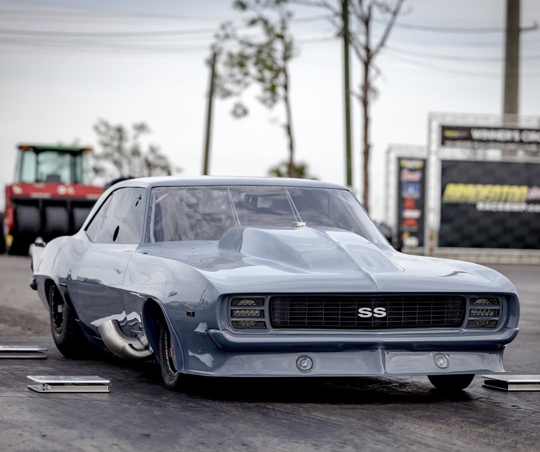 cleetusmcfah78j's tweet photo. For Sale: "Eagle" Fastest Radial Car in the World (261mph) - $425,000 1969 Camaro, steel roof and quarters.
This car has the potential to run 270+mph in the 1/4 mile. The car is essentially brand new, it's only competed in 3 races. If you want to be ... https://t.co/aVEpVKscGb