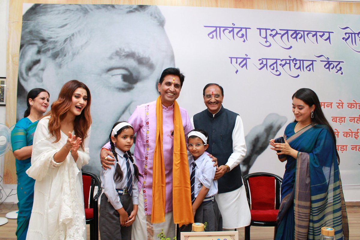 Dr Kumar Vishvas tweet media