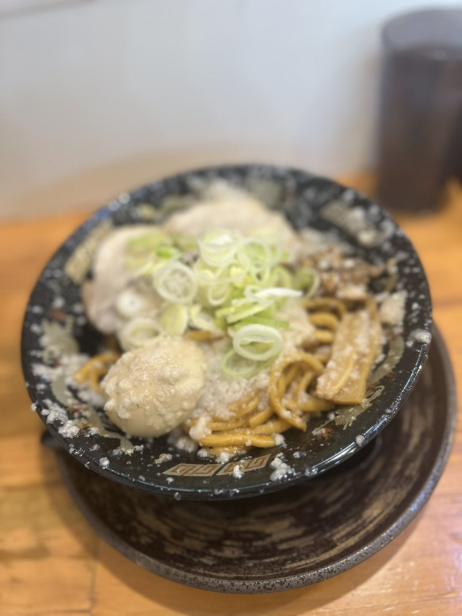 ya0104range's tweet photo. #東京
#グルメ
#ラーメン
10年ぶりの東京🗼最高😆そのついでにラーメンはしご🍜
一軒目は平太周‼️激こってりの少し醤油辛かったかな🥹そして地下鉄乗り間違えて2軒目は六厘舎‼️残念ながら好みではなかったけど美味しかった🤗でも東京はラーメン選び放題で迷うよね！ https://t.co/mspEZ7MTvb