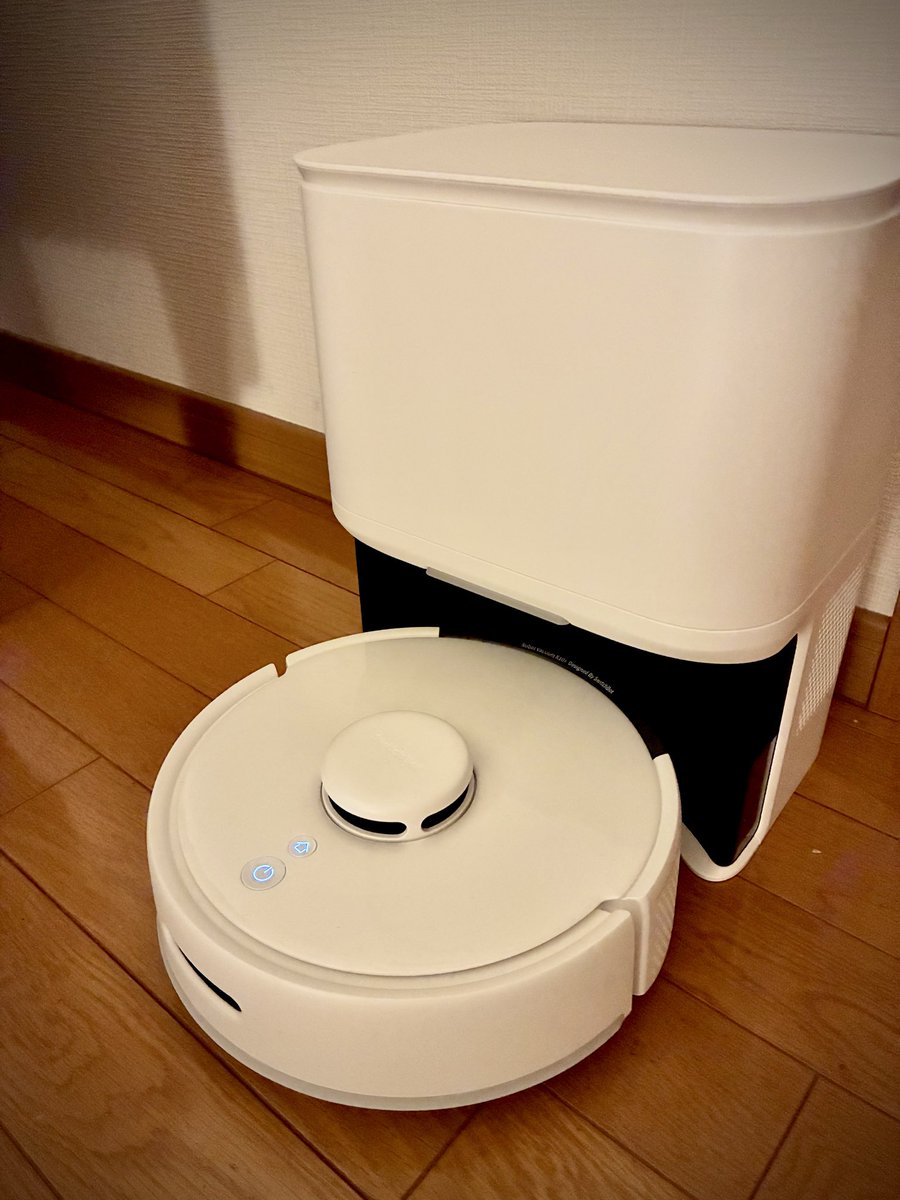 a81_go's tweet photo. 我が家に新しい仲間(ロボット掃除機)が増えました
しろちゃんです https://t.co/fd8Z5DwvbI
