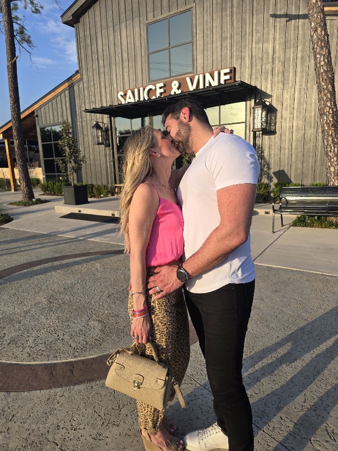 JorgeMultifam's tweet photo. Real success starts at home.

Celebrating my wife’s birthday reminded me that behind many strong families is a woman giving love, patience, sacrifice, and strength daily.

Never build so much outside the home that you forget to honor what’s being built inside it. https://t.co/GmmQkdklyZ