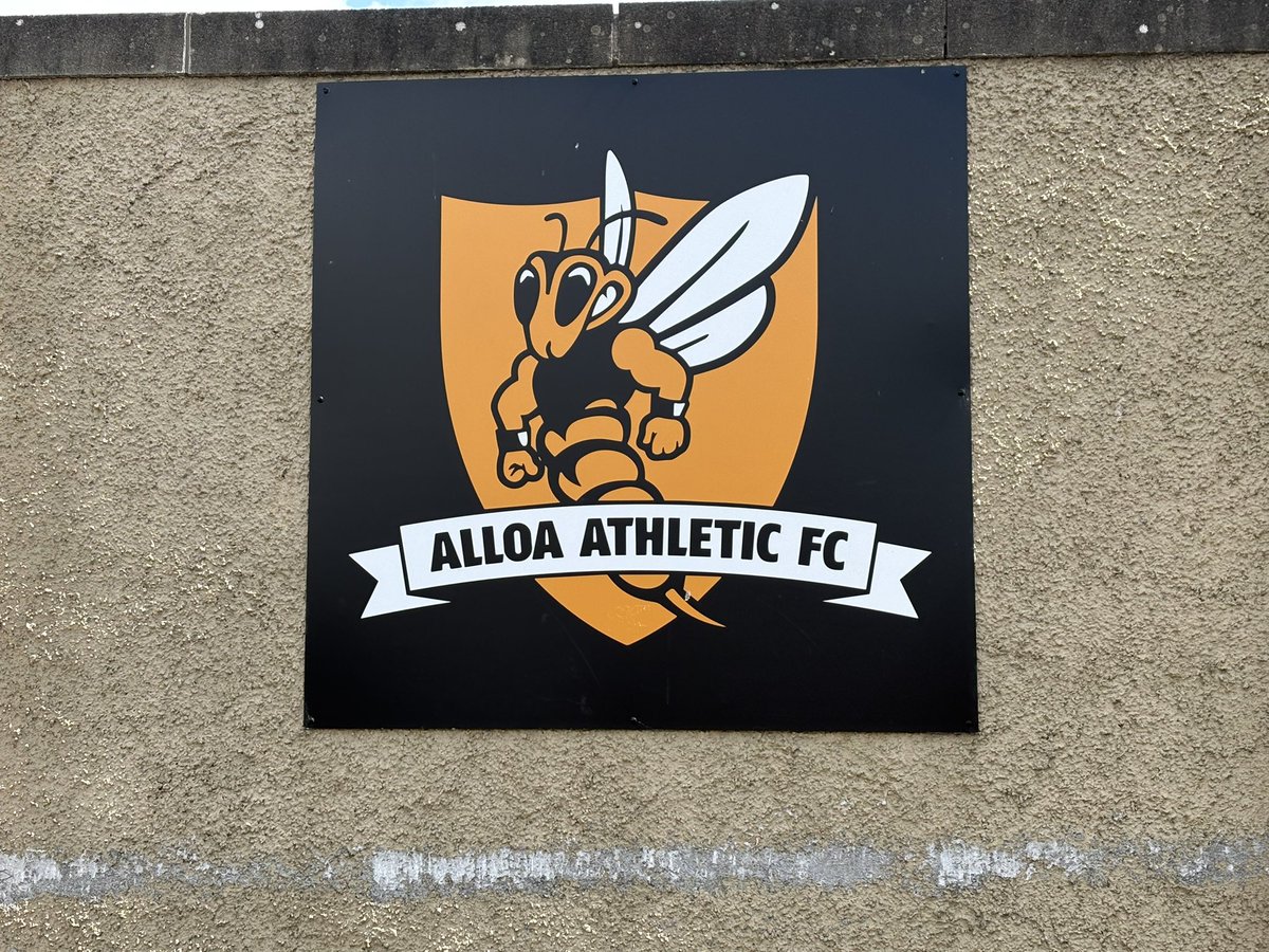 Maye_chat03's tweet photo. Here at the Indodrill stadium for the cup final between @PenicuikAthWFC and @AlloaAthWFC https://t.co/rYUccDo2Ay