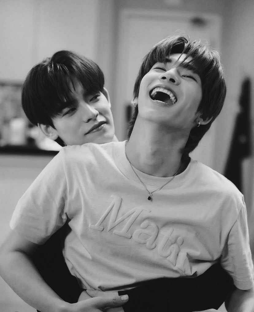 44YangY's tweet photo. ไม่มีใครอยากให้เกิดเรื่องแบบนี้นะคับ อย่าโทดตัวเอง แม่ส่งกำลังใจ และอ้อมกอดโตๆให้ลูกลูก  และมัมที่เดินทางไปที่นู้นแล้วนะคับ  ก็ไม่รู้จะใช้คำปลอบใจไหนดี ได้แต่บิ๊กฮักนะ บิ๊กที่แปล��่าใหญ่ๆ และแน่นๆ กอดแน่นๆ จากแม่ตัวใหญ่คนนี้ กอดดดดดดด 

#บิ๊กฮักคับตี๋ตี๋ป๋อ
#twnpich #porsuppakarn
#teeteepor