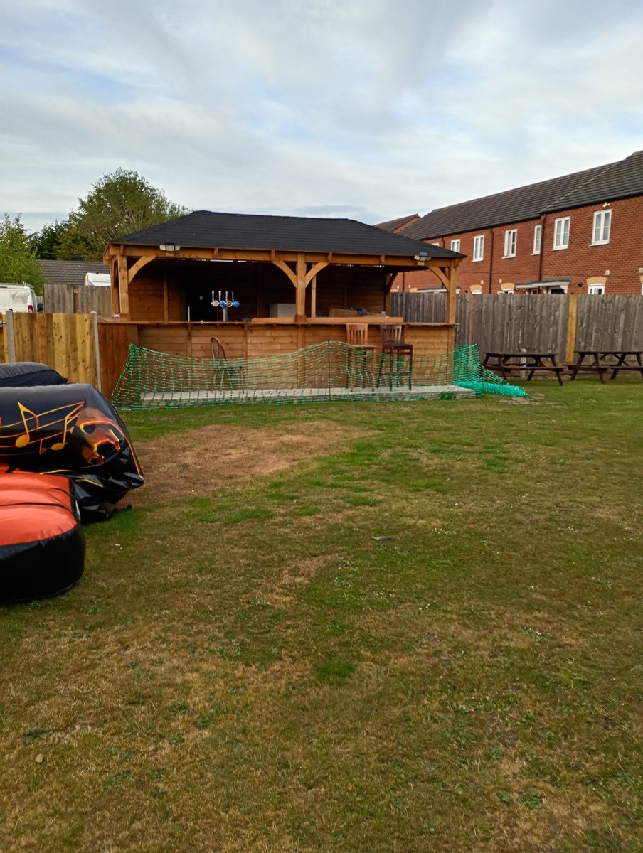 rodneysadd's tweet photo. Good to see my old local pub, The Draymans Arms, Little London Spalding, still open.
The landlord (Rick) has done a great job with the beer garden and there's regular live music, attracting local bands and plenty of customers.
A nice 20 mile round trip on a summer evening. https://t.co/YcyEzyxjz3