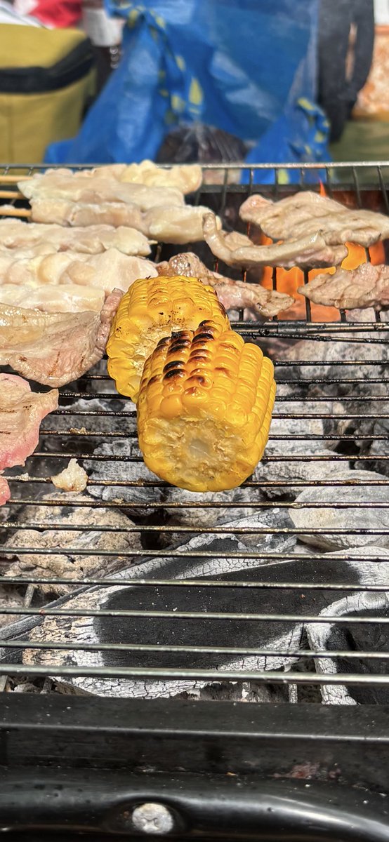 HassuHisato's tweet photo. 次男の運動会。上級生のハイレベルな戦いに興奮したぜ〜
午後はBBQでお肉焼きつつライブしたぜ〜ドラムセットの後ろは一歩も下がることが出来ない崖でこれまた興奮したぜ〜
一日中興奮しっぱなしだぁ〜🐖 https://t.co/GYgSF8y0Zi