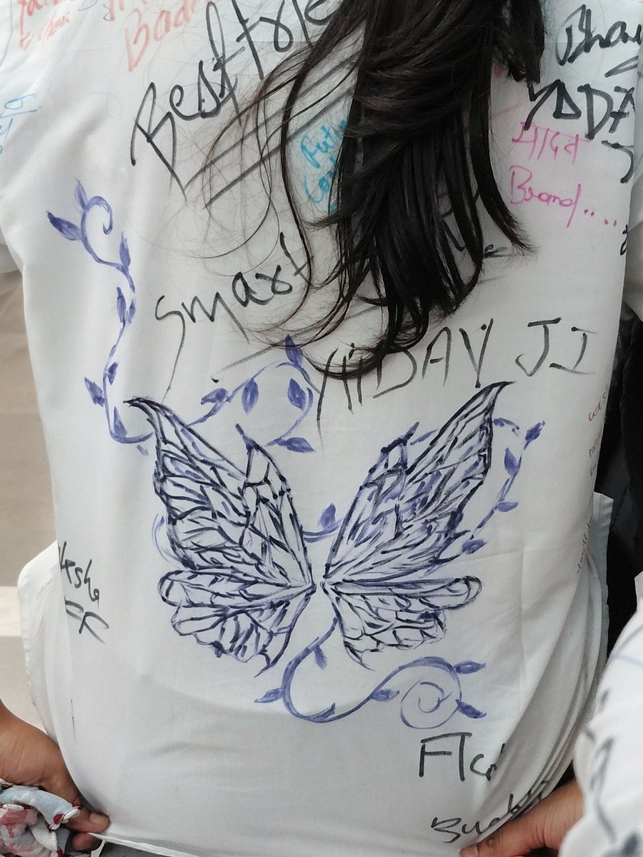 SnehaYadav_031's tweet photo. A college mate when overboard on scribble day.
I absolutely love this.π
#collegeends https://t.co/5NWY4m9eMx