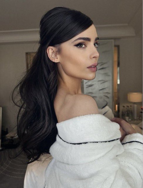 trishcgalitzine's tweet photo. Always mesmerized by her beauty. https://t.co/bpieOECjfO