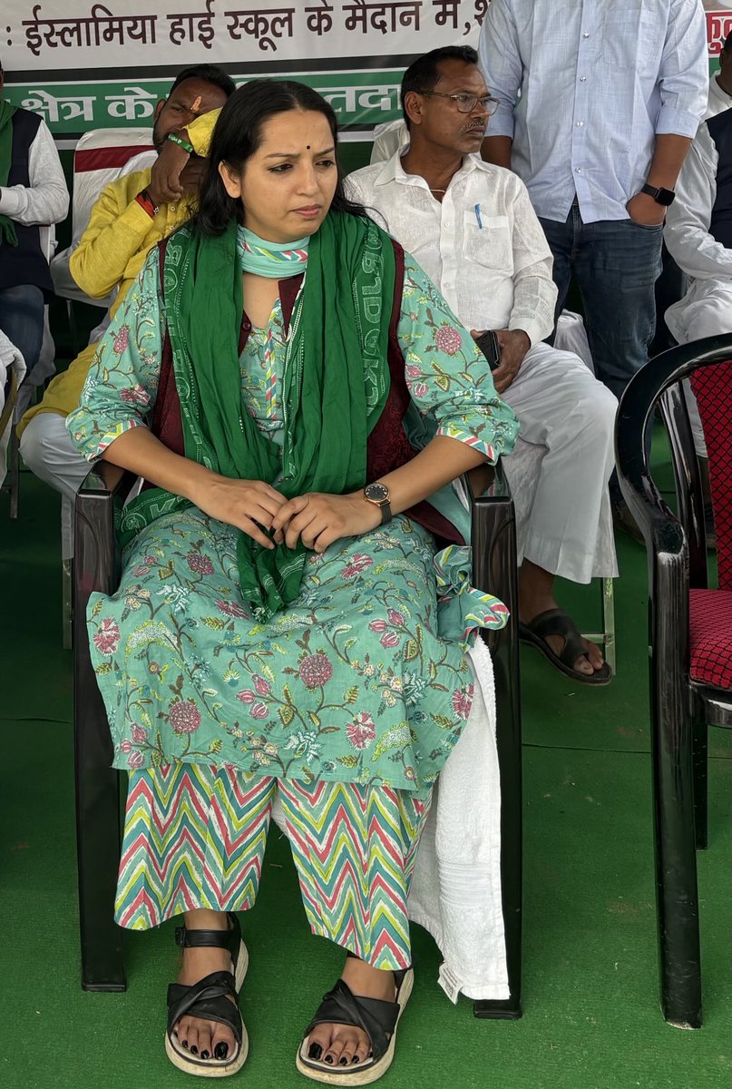 Kanchanyadav000's tweet photo. हरा गमछा हमारी पहचान
बताओ कौन मुख्यमंत्री लेगा हमारी जान

हाफ़ीदेविड… https://t.co/Ff7qs9WdXh