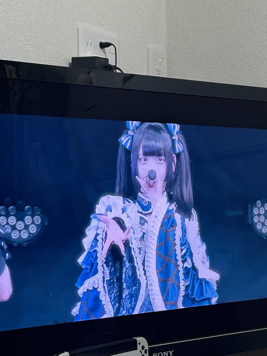 014_ten's tweet photo. あいみたんとてんちゃん眺めてる https://t.co/MHQdEIg1Bv