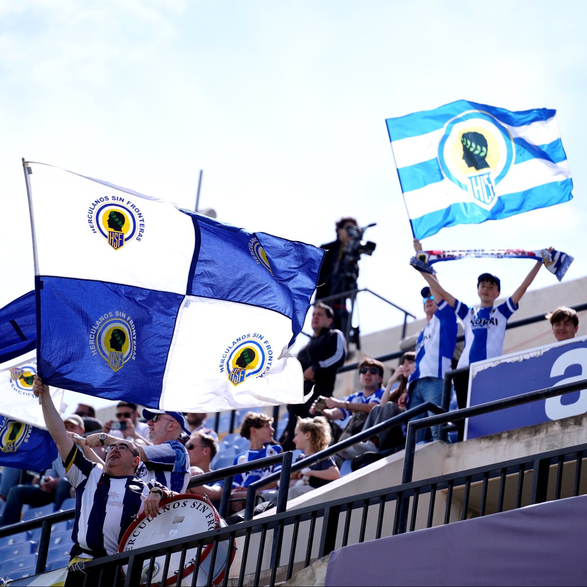 cfhercules's tweet photo. 𝗛𝗲́𝗿𝗰𝘂𝗹𝗲𝘀 𝗖𝗹𝘂𝗯 𝗱𝗲 𝗙𝘂́𝘁𝗯𝗼𝗹

💙 #MachoHércules 🤍 https://t.co/m004pvj4wL